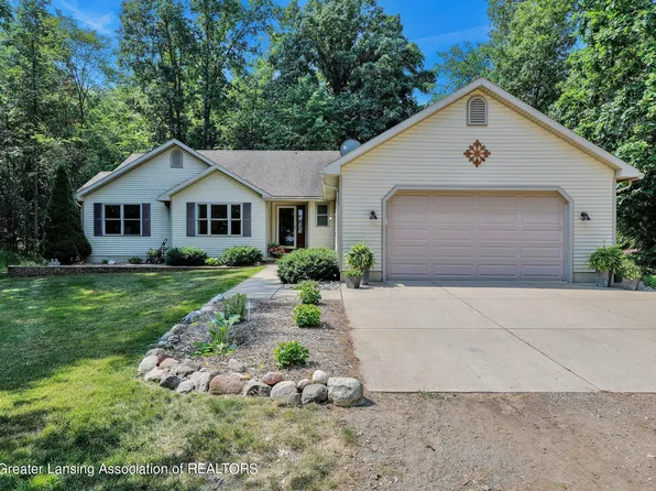 8221 W Price Rd, Saint Johns, MI 48879