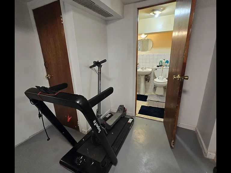 1651 Holland Ave #1 — Photo 10