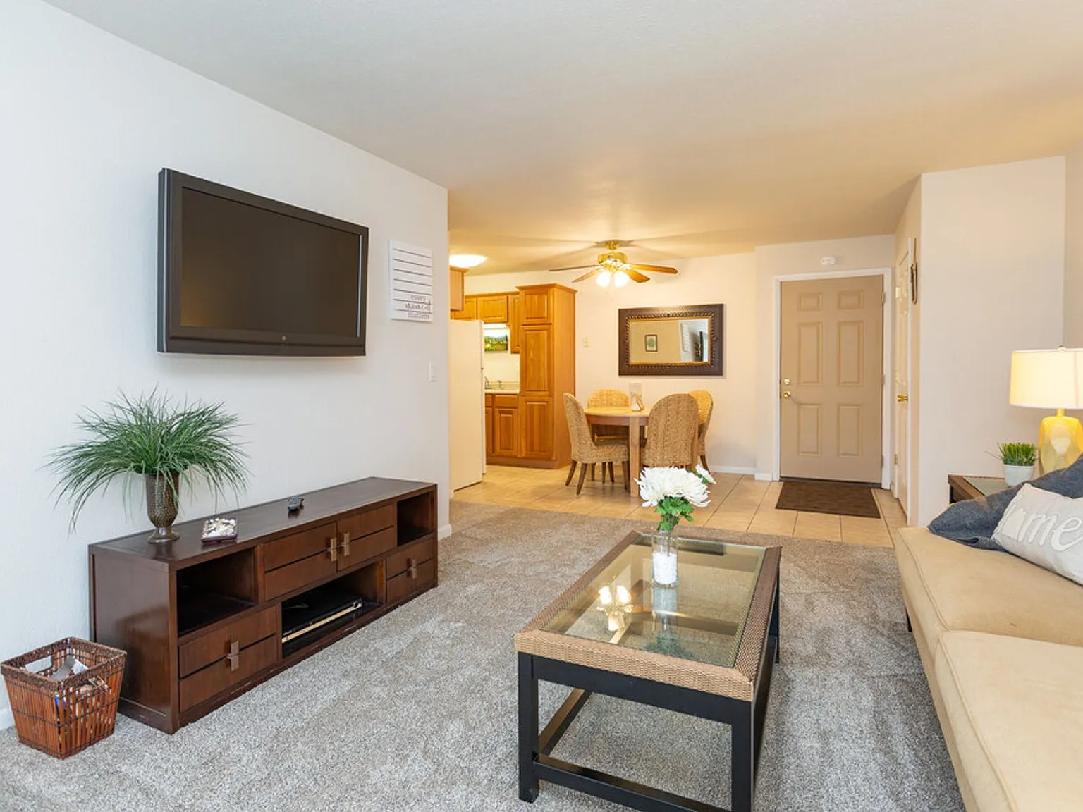 Lakeview Apartments — Photo 4