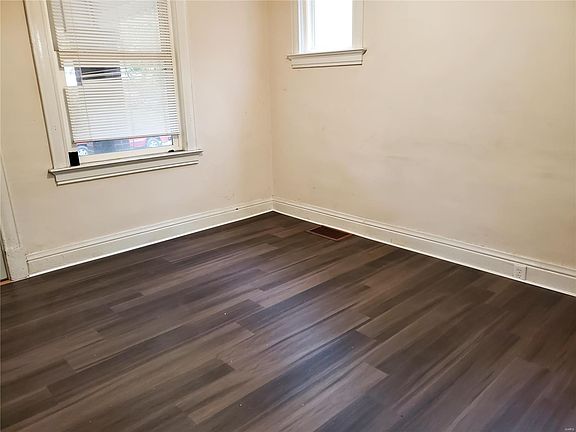 3rd image of 2435 Edison Ave