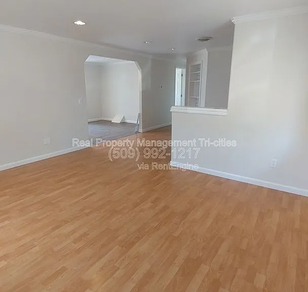 1310 Birch Ave — Photo 3
