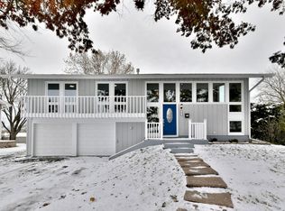 1425 Cooper Rd, Hoffman Estates, IL 60169