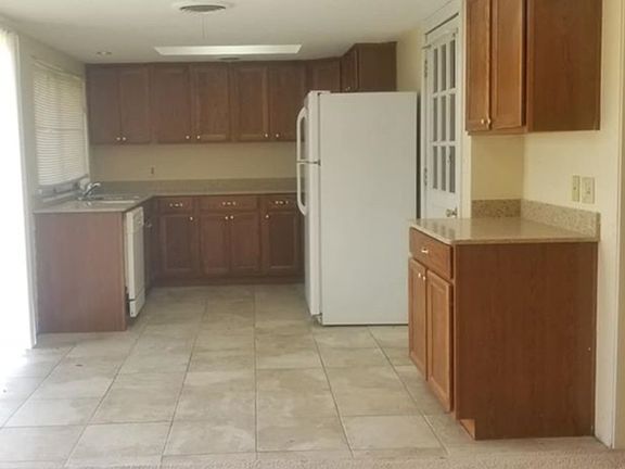 5th image of 404 NW 75th St