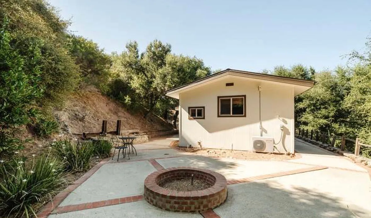 Building Photo - 1289 Old Topanga Canyon Rd