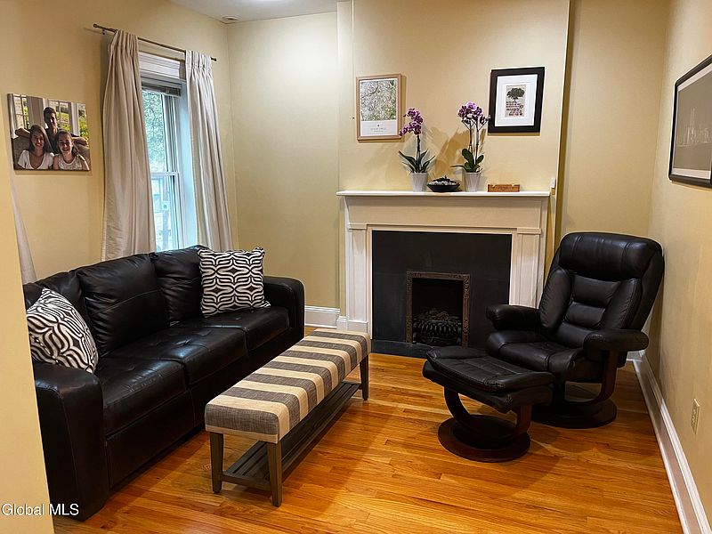 3rd image of 176 Jay Street