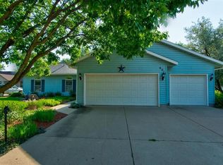 6016 Purple Dr NE, Cedar Rapids, IA 52402