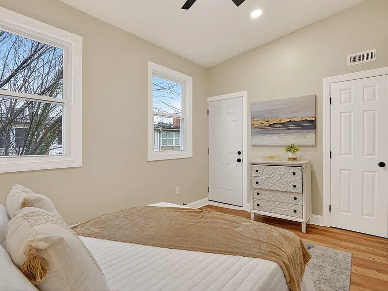 212 36th St NE #3 — Photo 4