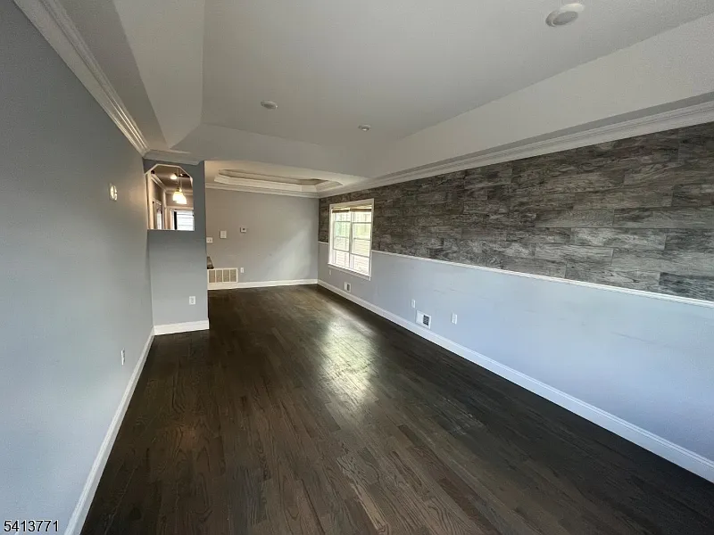 Building Photo - 454 3rd Ave