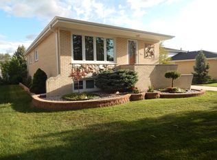 5717 W 101st St, Oak Lawn, IL