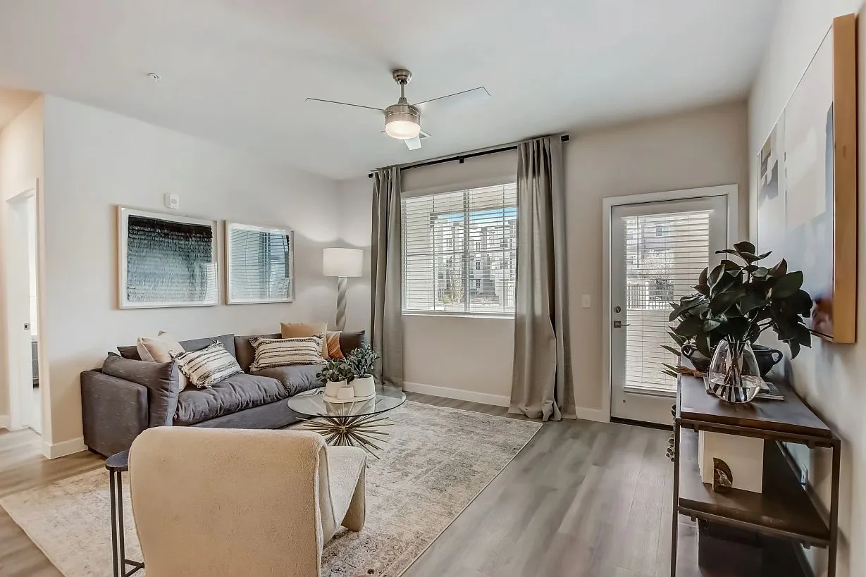 Black Canyon Luxury Apartments — Photo 3