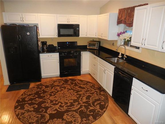 3rd image of 4242 Arthur Ct