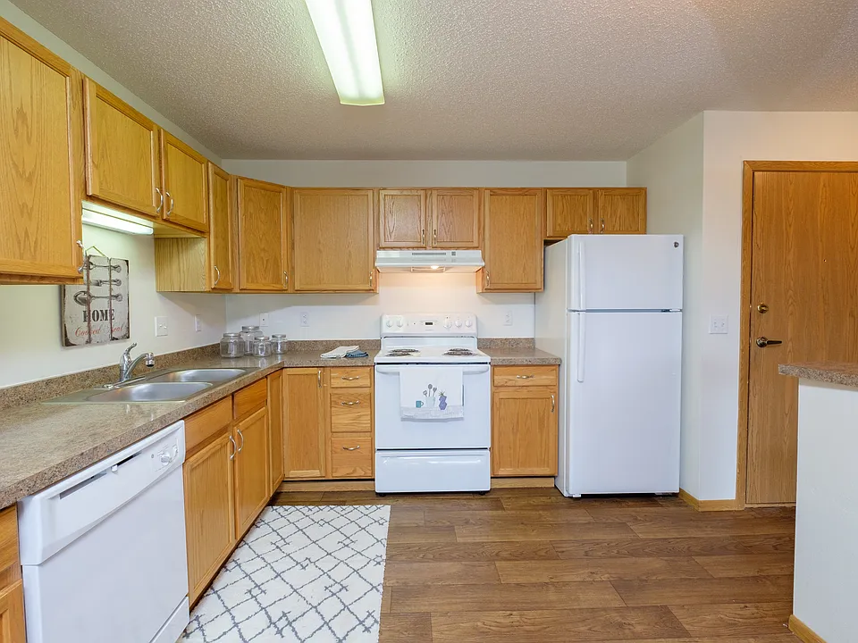 Fargo, ND Danbury Apartments | Kitchen