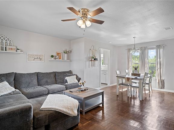 4th image of 1526 Melbourne Dr