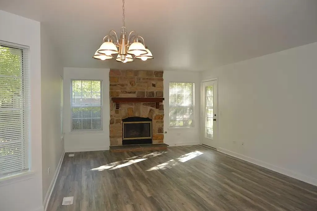 Building Photo - 2213 Camden Ln