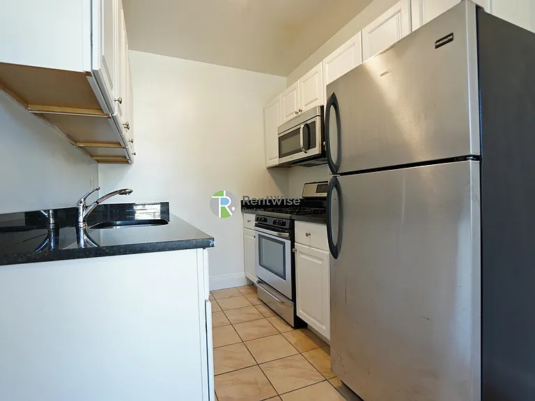 1848 Comm Ave — Photo 17