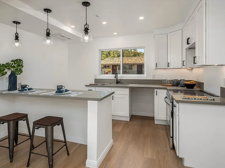 427 W Montecito St — Photo 38