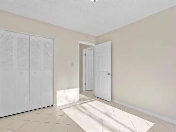 smaller bedroom with closet