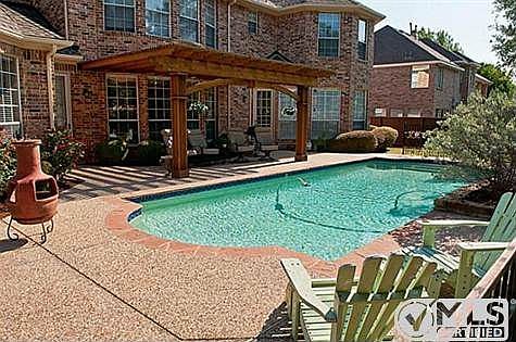 2nd image of 819 Parkwood Ct