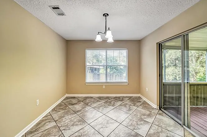 301 Ashley Dr — Photo 13