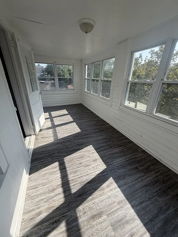 3 bed, 1.0 bath, 1000 sqft, $1,250 — Photo 2