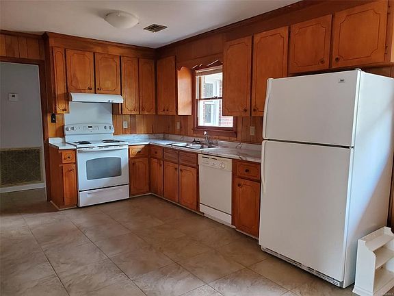 3rd image of 325 Northwood Dr