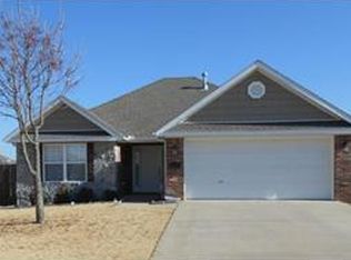 1432 Hutchinson St, Pea Ridge, AR 72751