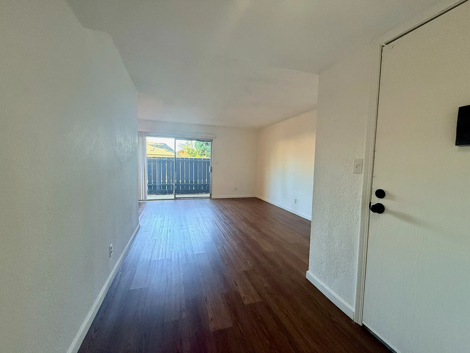 2 bed, 903 sqft, $1,800 — Photo 1