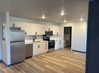 1870 W Pleasant St #2, Knoxville, IA 50138