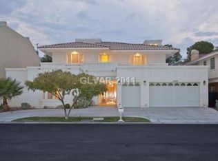 2825 Queens Courtyard Dr, Las Vegas, NV 89109