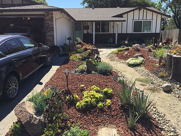 4th image of 372 Adobe Dr