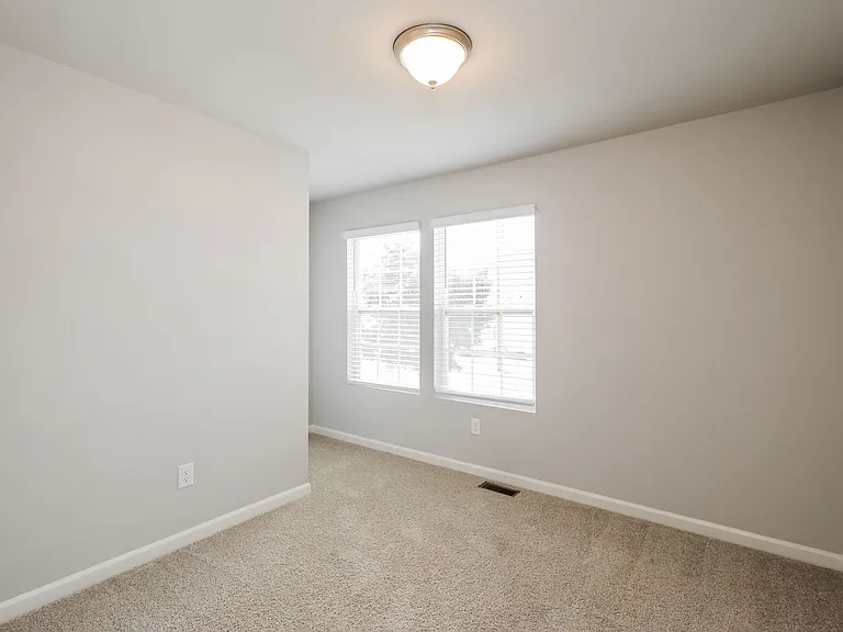 137 W Mason St — Photo 15