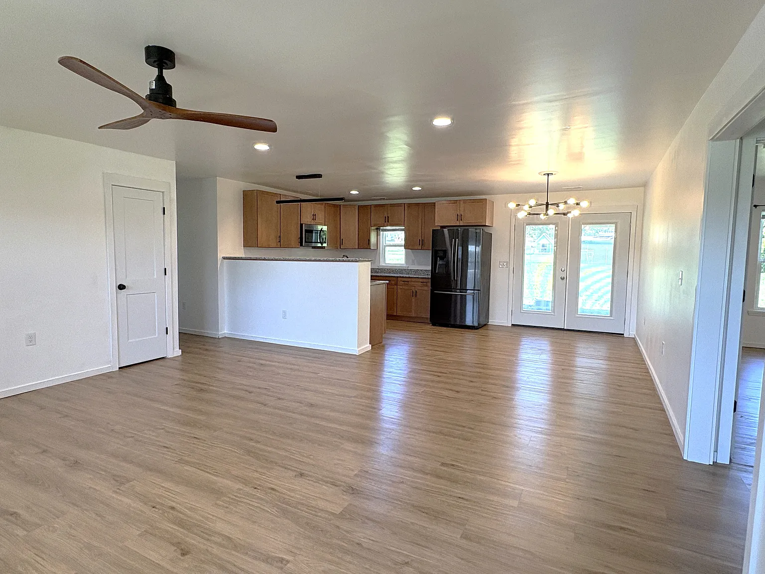 3 bed, 1400 sqft, $2,100 — Photo 4