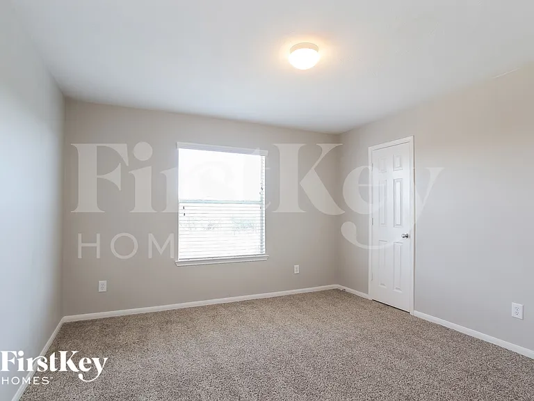 2811 Long Grove Ln — Photo 14