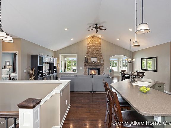 4th image of 10985 Skipping Stone Ln NW