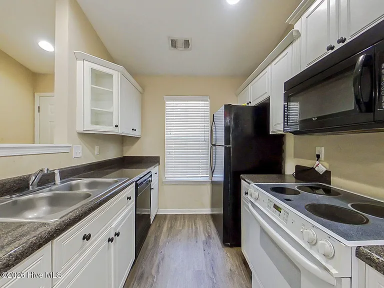 2710 York Ct — Photo 3