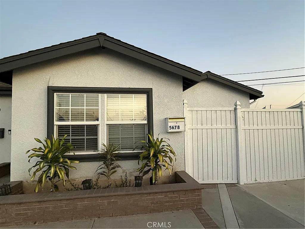 3 bed, 1000 sqft, $3,350 — Photo 2