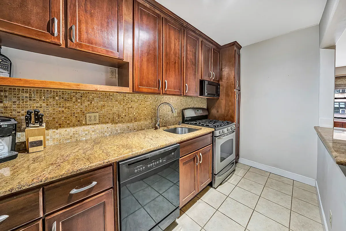 345 East 52nd Street — Photo 2