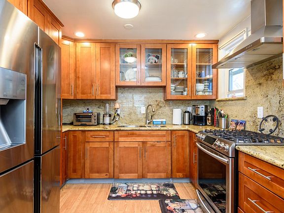 3rd image of 321 Forest View Dr