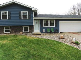 22063 Woodside Dr, Bristol, IN 46507