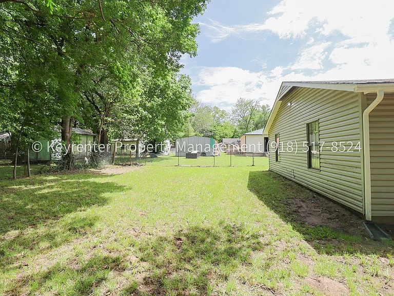 504 W Chestnut St — Photo 30