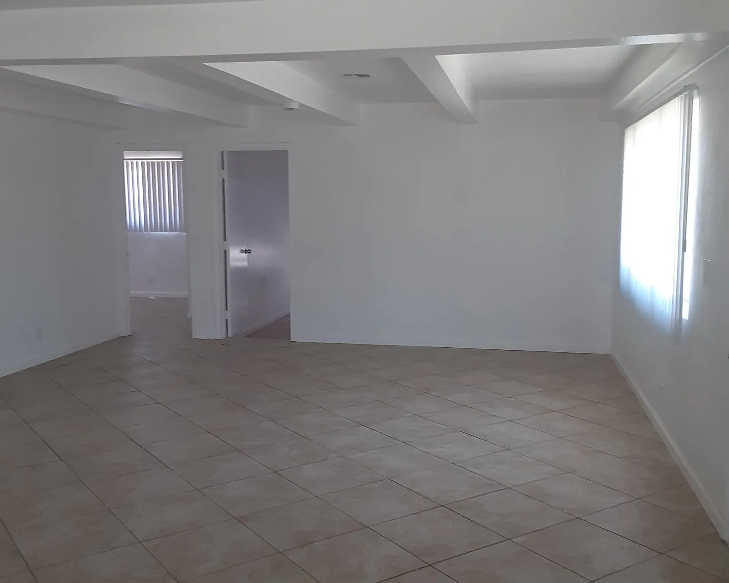 4 bed, 1100 sqft, $3,000 — Photo 3