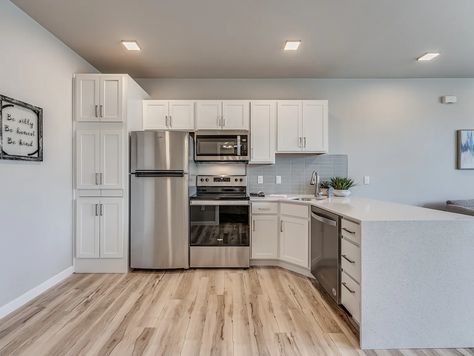 Cal Ave — Photo 2