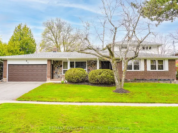51 Bannatyne Dr, Toronto, ON M2L 2P2