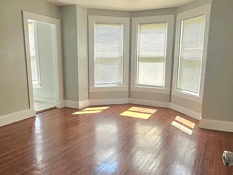 611 Elm St #B — Photo 4