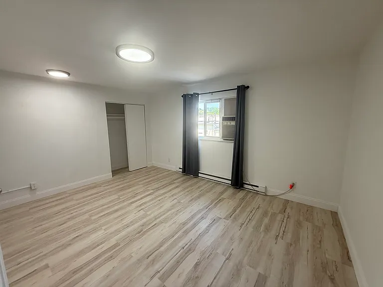 1886 Avenue B #2 — Photo 11