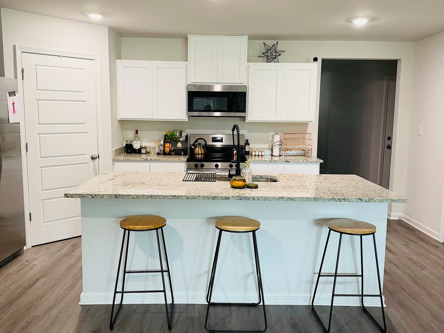 4 bed, 1819 sqft, $1,000 — Photo 2