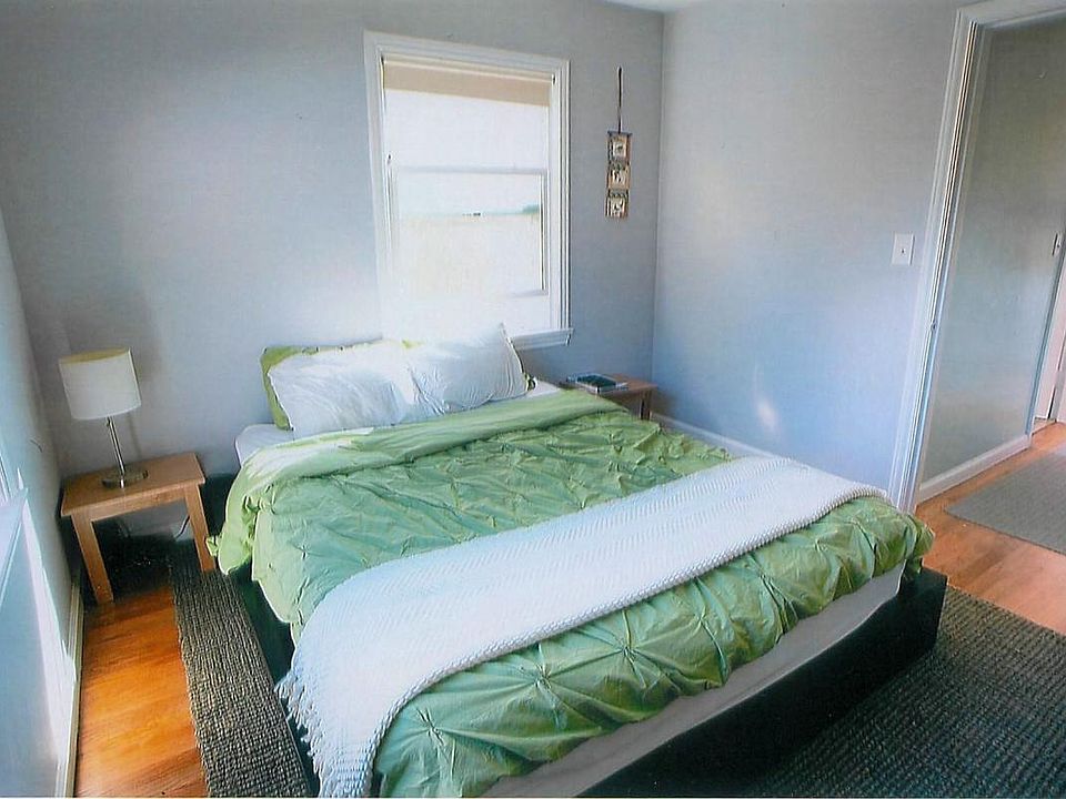 Large spacious bedroom