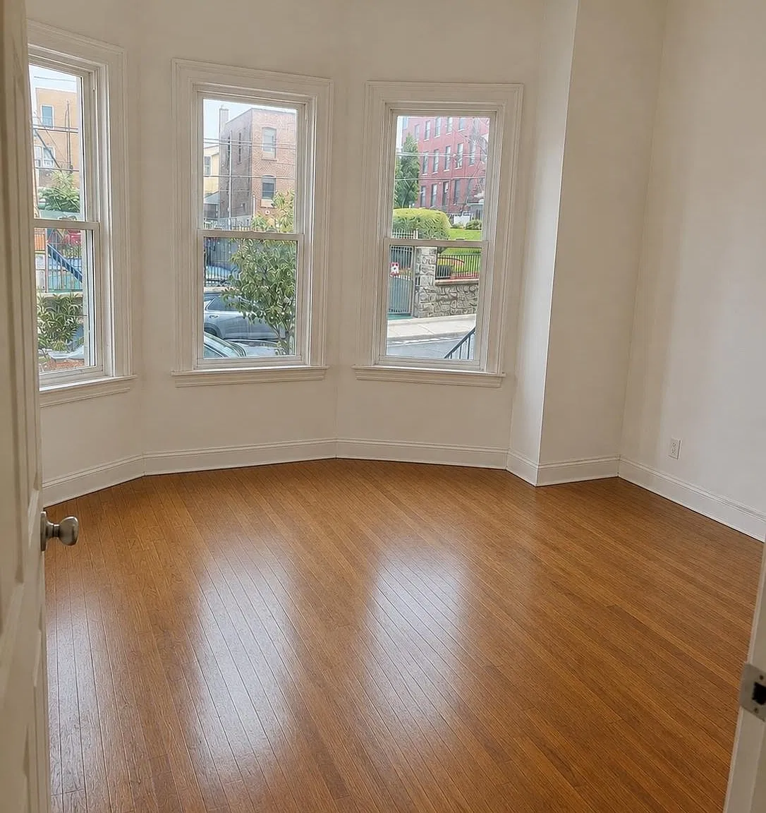 3 bed, 1.0 bath, $3,350 — Photo 4