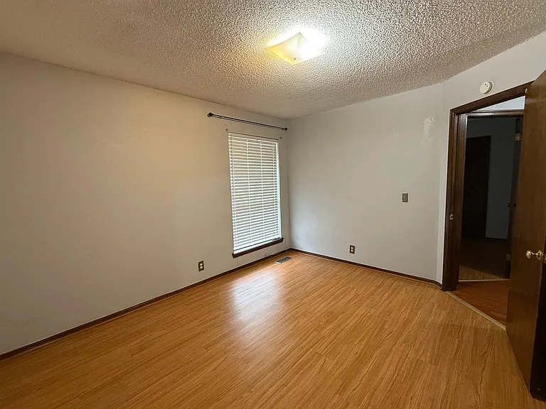 7949 S 85th East Ave — Photo 11