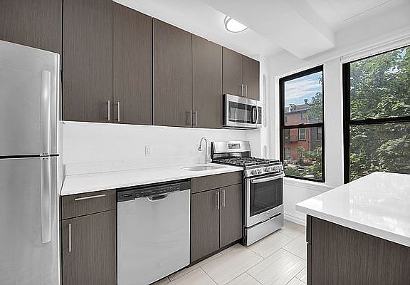 2nd image of 52 Clark St APT 4NO